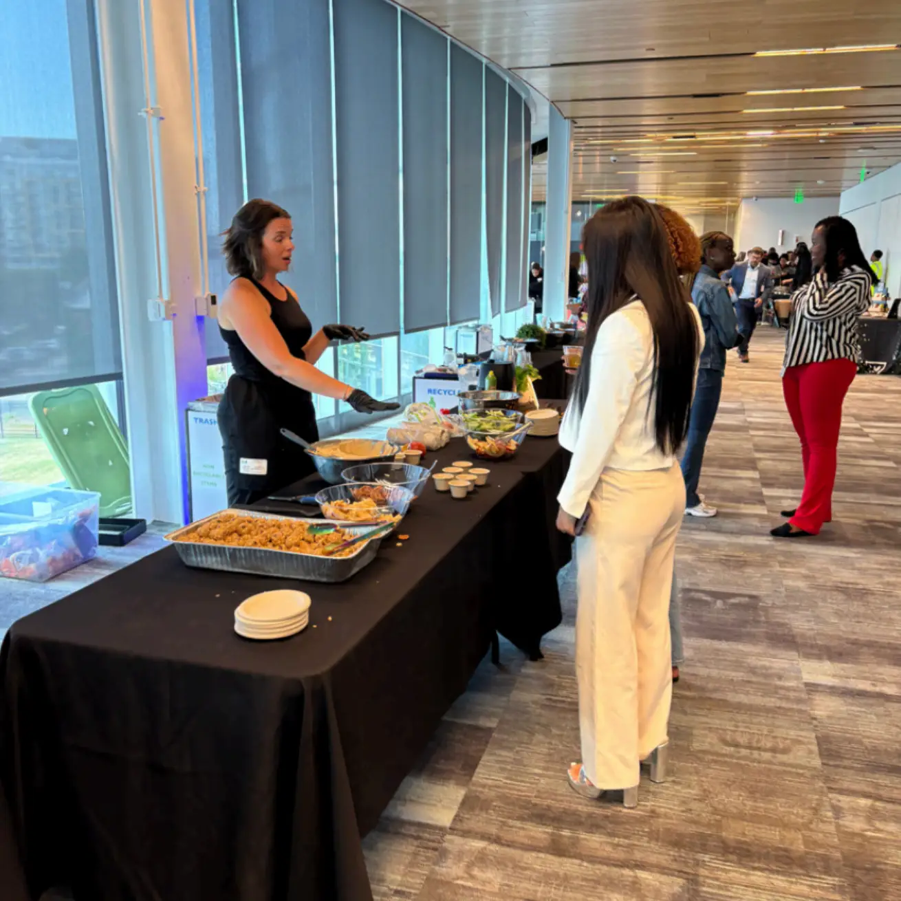 COOKING DEMOS & TASTINGS